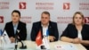 Printre sancționați sunt și liderii Partidului „Renaștere” care face parte din Blocul „Victorie” - Natalia Parasca (stânga), Alexandr Nesterovschi și Irina Lozovan. Ultimii doi au fost condamnați la închisoare pentru finanțarea ilegală a partidului, dar au fugit din țară. 
