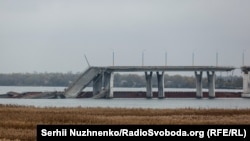 Зруйнований Антонівський міст, який поєднував правобережну та лівобережну Херсонщину