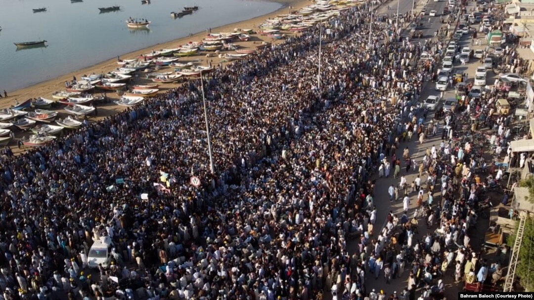 په لاریون او مظاهره کې لسګونه زرو خلکو ګډون وکړو.