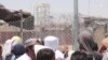 خلک وايي د چمن پر وره اوښتو لپاره ساعتونه انتظار باسي