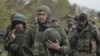 За даними ГУР МО України, з січня 2022 року РФ призвала на службу від 55 до 60 тисяч осіб з захоплених територій Донеччини та Луганщини. Фото: мобілізовані у Донецьку, жовтень 2022 року
