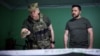 Украина президенті Владимир Зеленский (оң жақта) мен Украина қарулы күштерінің бас қолбасшысы Александр Сырский. 26 маусым, 2023 жыл.