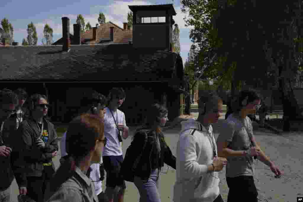 Posjetitelji državnog muzeja Auschwitz-Birkenau u Poljskoj, 10. maj 2023.