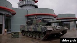 Навчання українських військових на німецькому танку Leopard 2

