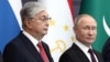 Президент России Владимир Путин и президент Казахстана Касым-Жомарт Токаев во время саммита лидеров Содружества Независимых Государств (СНГ) в Астане, 14 октября 2022 г.