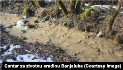 Bosna i Hercegovina, potok Grabovac u selu Medna nadomak Mrkonjić-Grada, u kojem su utvrđene višestruko uvećane koncentracije teških metala.