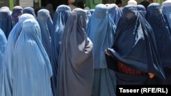 طالبانو په افغانستان کې واک ته تر رسېدو وروسته پر ښځو ګڼ بندیزونه لګولي دي ـ پخوانی انځور