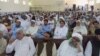 د جون پر۱۱مه په غلنۍ کې د سیاسي ډلو مشران د جرګې په خیمه کې ناست دي.