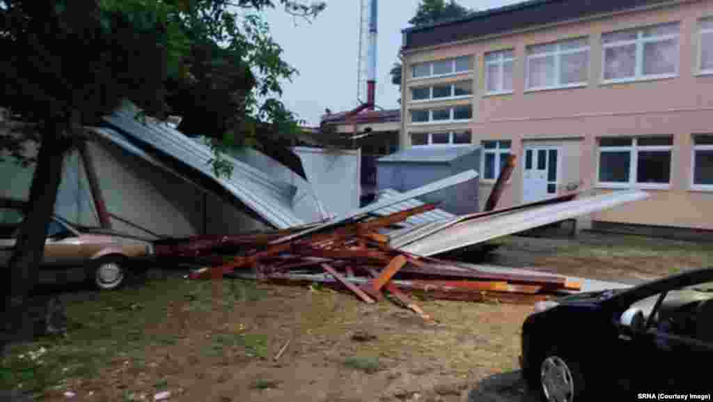 Šteta od nevremena u bolnici "Sveti Vračevi", Bijeljina, 20. juli 2023. U olujnom nevremenu u Bijeljini povrijeđene su 23 osobe, od kojih su dvije zbog težine povreda zadržane na liječenju u bijeljinskoj Bolnici "Sveti vračevi", saopšteno je iz ove medicinske ustanove. Stradao je i krov dvije zgrade u bolničkom krugu. 
