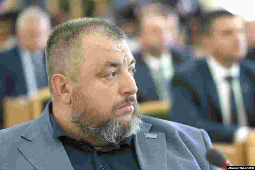 Михаил Филипоненко, 1975-2023. Филипоненко, уроженец Луганской области, работал шахтером, затем стал бизнесменом. В ряды сепаратистов вступил в 2014 году. Члена созданного при поддержке России регионального совета убили в ноябре 2023 года. Сработало взрывное устройство, заложенное в его машине. Ответственность за смерть Филипоненко взяла на себя Украина