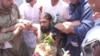 سرکاري کارکوونکو د تنخاګانو زیاتولو لپاره مظاهره کړې ده