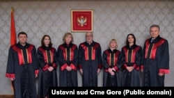 Zobg izostanka političkog dogovora, Skupština dugo nije uspijevala da izabere nasljednike sudija Ustavnog suda koji su otišli u penziju. 