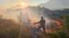 Pipadnik Vojske Crne Gore učestvuje u gašenju požara u blizini Podgorice, 31. jul