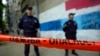 Полицијата ги блокира улиците околу училиштето Владислав Рибникар во Белград, Србија, среда, 3 мај 2023 година.
