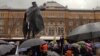 Граѓани и активисти протестираат во Сараево на 6 јануари 2024 година поради политичката криза против неуставниот Ден на Република Српска
