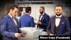 Vlasnik "Ritron Kopija" Artan Ajruli (lijevo) and Perparim Bajrami (desno), ilustracija