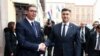Rukovanje Aleksandra Vučića, predsednik Srbije, i Andreja Plenkovića, premijera Hrvatske, prilikom susreta u Zagrebu, 2. decembar 2018.