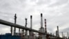 Tona "brent" nafte na svetskim berzama trenutno je oko 97,5 dolara. Posle invazije Rusije na Ukrajinu i pojave energetske krize u Evropi Srbija je ograničila cene benzina i evrodizela.