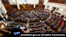 Таким чином, у Верховній Раді нині 401 народний депутат