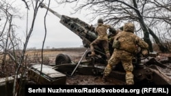 Українські військові застосовують 155-міліметрову гаубицю М777