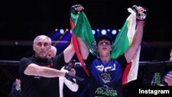 Absolute Championship Akhmat ийначу кепехь латарийн лиган турнирехь ву Кадыров Iела. 2022 шо, гIуран-беттан 23-гIа
