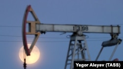 Причиною такого зниження є зниження цін на нафту марки Urals і різке скорочення експорту природного газу