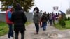 Red za testiranje u Slovačkoj tokom kampanje za masovno testiranje stanovništva, Trencin 31. oktobar