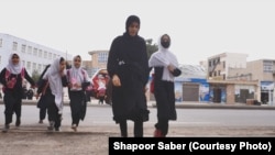 مسدود ماندن مکاتب دخترانه در افغانستان منجر به نا امیدی و دلسردی دختران از آینده شده است.