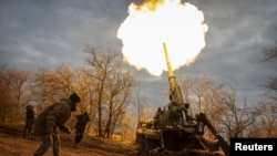 Українські військові завдають удару по російських позиціях, листопад 2022 року 