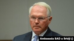 Амбасадорот на САД во Србија, Кристофер Хил