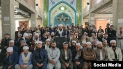 روحانیون کُرد اهل سنت که در جریان اعتراضات در یک بیانیه خواستار برگزاری همه‌پرسی شدند