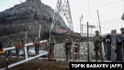 Ադրբեջանցի զինծառայողները արգելափակված Լաչինի միջանցքում, արխիվ