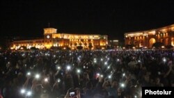Armenia - Opposition supporters march through Republic Square, Yerevan, May 17, 2022.