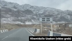 Баткен. Кыргыз-тажик чек арасындагы Көк-Таш айылы. Январь, 2022-жыл. 