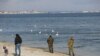 Море под охраной. Морской пляж в Феодосии, февраль 2023 года