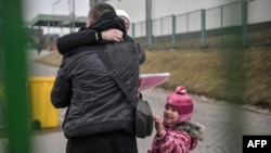 Загалом із України виїхали через війну 5,6 мільйона людей. Більшість із них – це жінки і діти