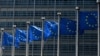 "Od Srbije se, kao države kandidata za članstvo u EU, očekuje da se postepeno uskladi sa zajedničkom evropskom spoljnom i bezbednosnom politikom", naveo je portparol EU Peter Stano 17. novembra za RSE komentarišiću početak rada Russia Today na srpskom, inače pod sankcijama EU. 