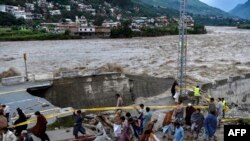 د پشکال یا وسې سږنیو بارانونو په ټول پاکستان او په ځانګړې توګه سیند، بلوچستان او خیبر پښتونخوا کې پراخ ځاني او مالي زیانونه اړولي دي.