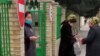 В Балкане устанавливают кабинки для голосования, в Мары у бюджетников собирают паспорта