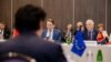 Evropski komesar za susjedstvo i proširenje Oliver Varhelji i visoki predstavnik EU za vanjske poslove i bezbjednosnu politiku Žozep Borelj na sastanku Savjeta za stabilizaciju i pridruživanje - EU Crna Gora, u Podgorici 14. jula 2022.