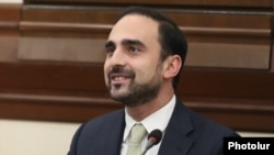 Armenia - Former Deputy Prime Minister Tigran Avinian attends a session of Yerevan's municipal assembly, September 23, 2022. 
