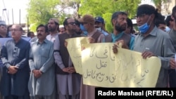 په کوټه کې خبریالان د یوه خبریال تر وژنې وروسته د احتجاج پرمهال - پخوانی انځور. 
