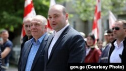 Грузинский премьер пообещал в рамках ближайшей пленарной сессии провести детальный анализ ситуации с депутатами