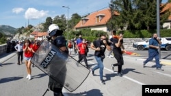 Cetinje: Protivnici ustoličenja i barikade