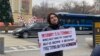 Одиночный пикет журналиста Руслана Бикетова в Алматы. 19 января 2025 года. Фото: The Village Kazakhstan