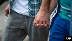 Täjigistan sowet döwründen galan kanunçylygy ýatyryp, 1998-nji ýylda gomoseksual gatnaşyklary jenaýat bolmakdan çykardy. 