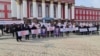 Преподаватели ОшГУ провели пикет с требованием оставить Кудайберди Кожобекова на должности ректора вуза. 