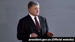 Президент України Петро Порошенко 12 квітня запропонував підготувати пропозиції щодо офіційного припинення участі української держави в СНД