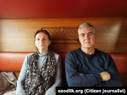 Мухаммад Бекжан с супругой Ниной Бекжан в поезде по маршруту Ургенч – Ташкент, 23 февраля 2018 года.