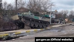 Украина - Руско борбено ваздушно-десантно возило БМД-4М во Гостомелу, киевска област.